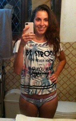 Мила предлагает массаж простаты страпоном, недорого